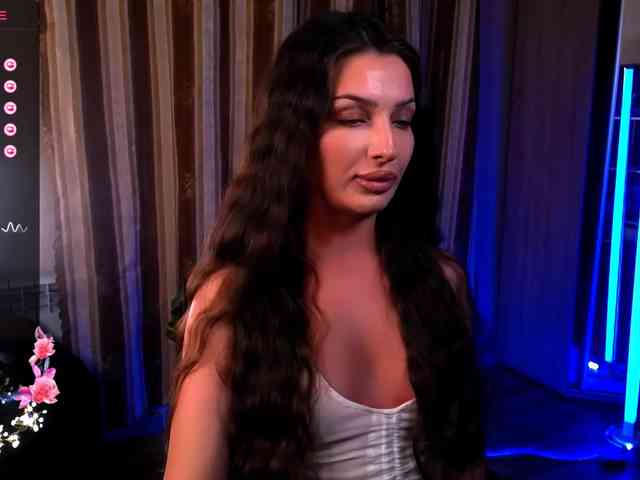 LauraBess webcam
