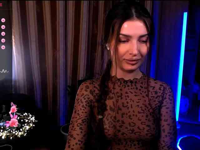 LauraBess webcam