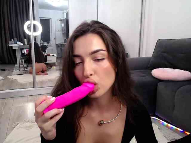 LauraBess webcam