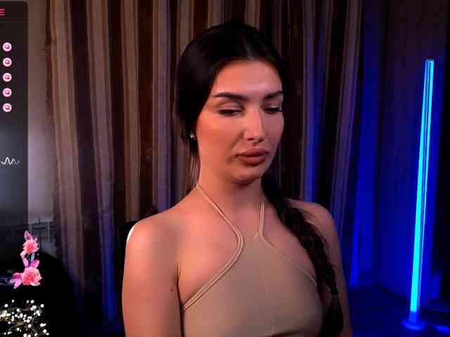 LauraBess webcam