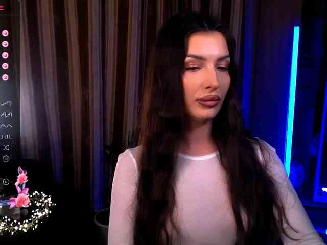 LauraBess webcam