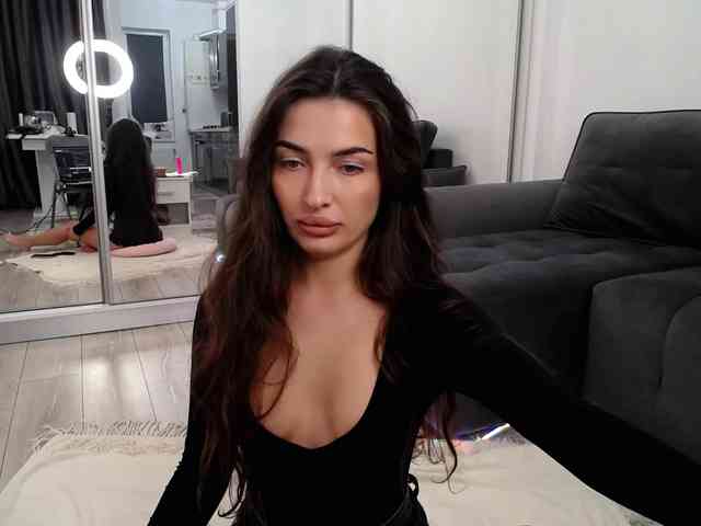 LauraBess webcam