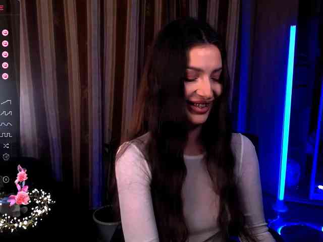 LauraBess webcam