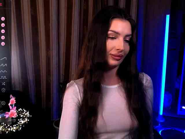 LauraBess webcam