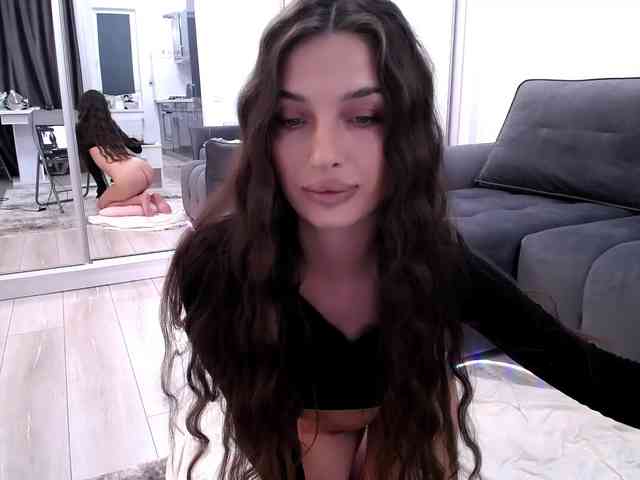 LauraBess webcam