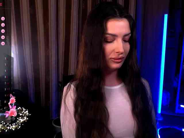 LauraBess webcam
