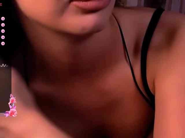 LauraBess webcam
