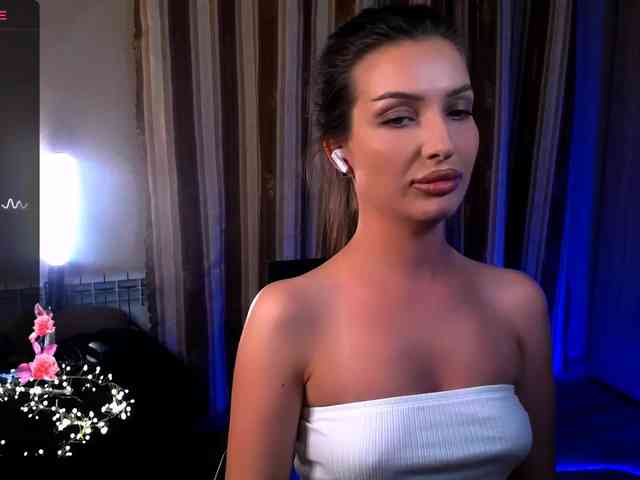 LauraBess webcam