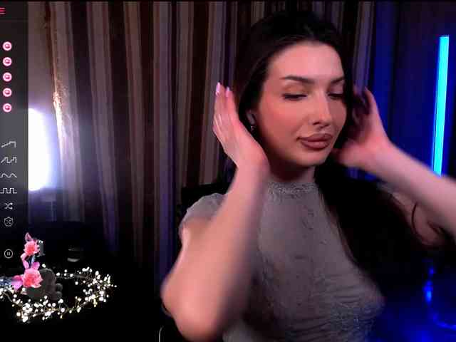 LauraBess webcam