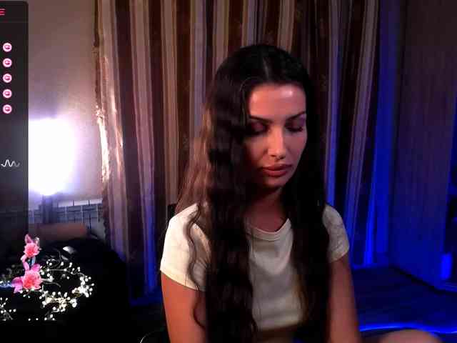 LauraBess webcam