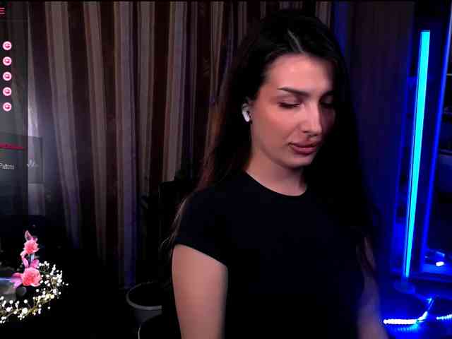 LauraBess webcam
