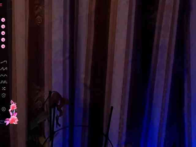 LauraBess webcam