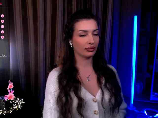 LauraBess webcam