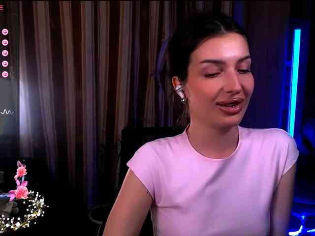 LauraBess webcam