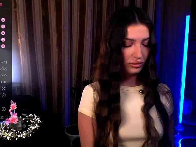 LauraBess webcam