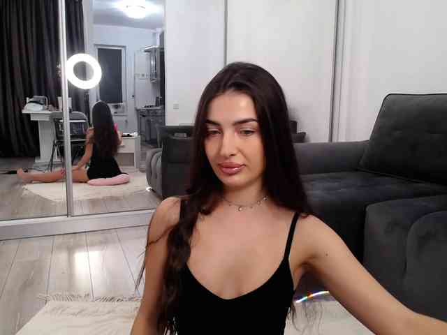 LauraBess webcam