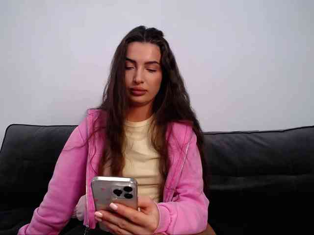 LauraBess webcam
