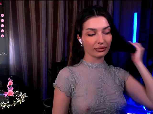 LauraBess webcam