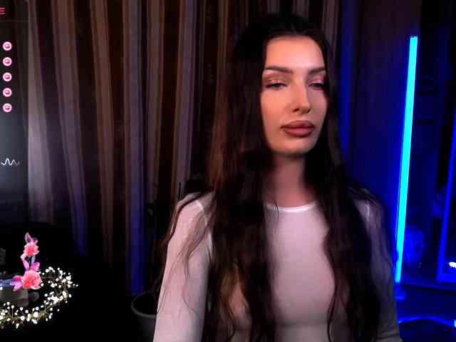 LauraBess webcam