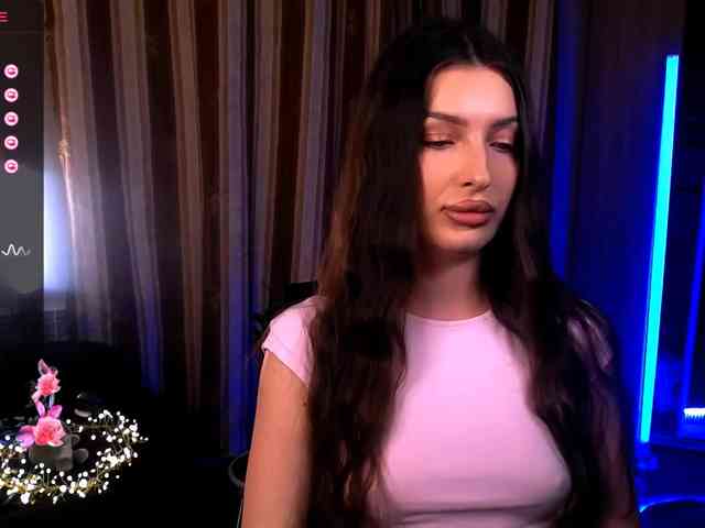 LauraBess webcam