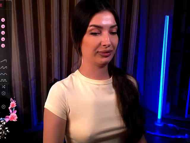 LauraBess webcam
