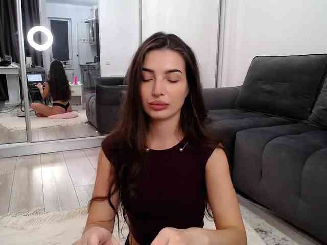 LauraBess webcam