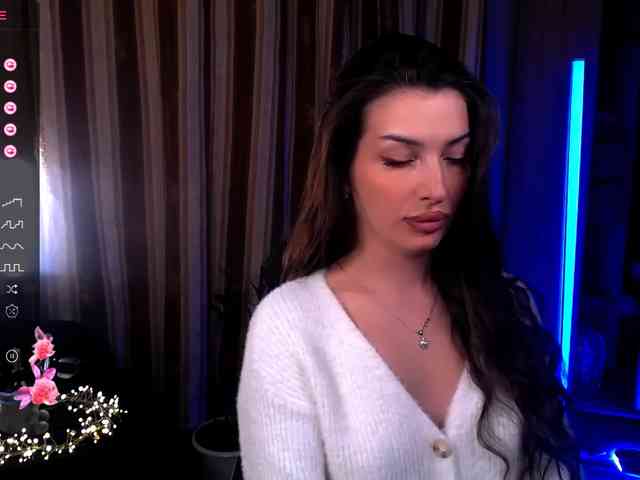 LauraBess webcam