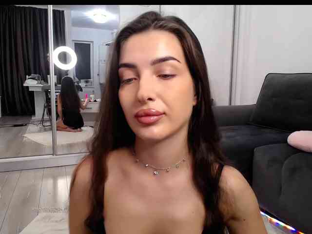 LauraBess webcam