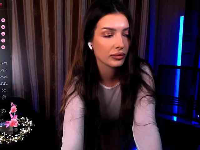 LauraBess webcam