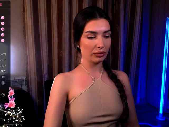LauraBess webcam
