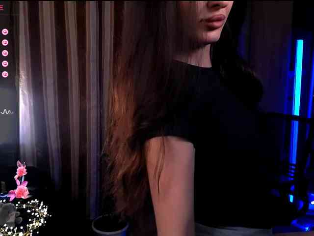 LauraBess webcam