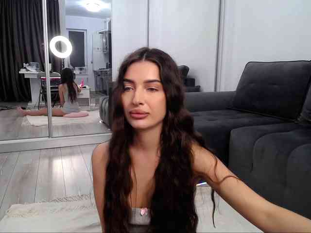 LauraBess webcam