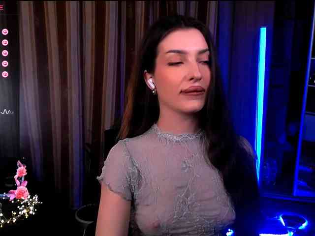 LauraBess webcam