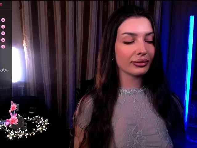 LauraBess webcam