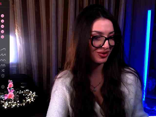 LauraBess webcam