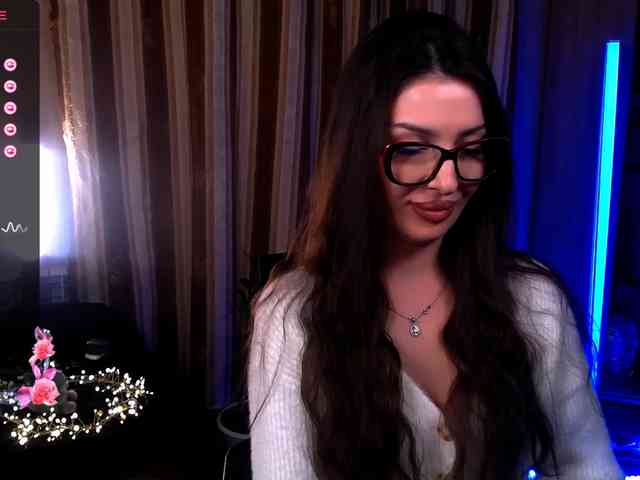 LauraBess webcam