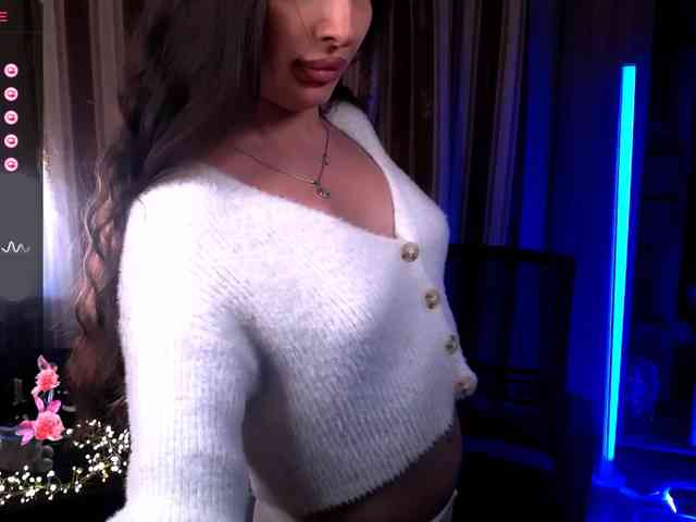 LauraBess webcam