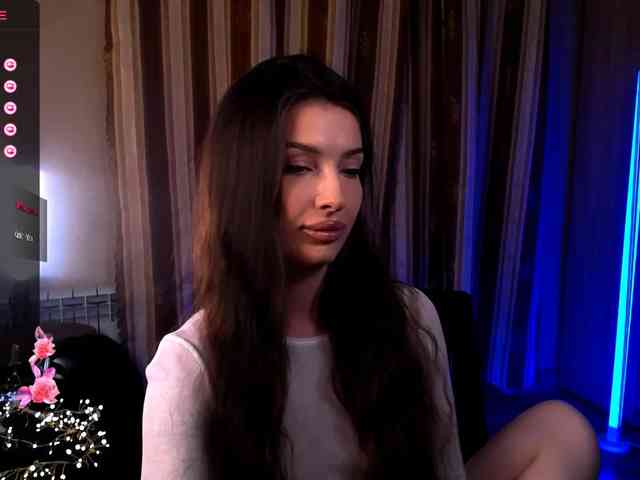 LauraBess webcam