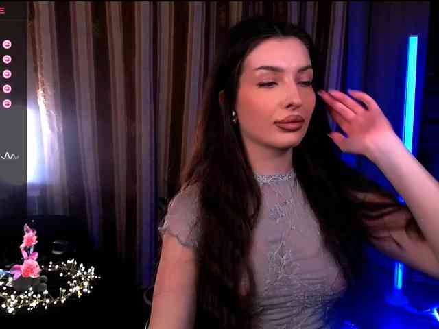 LauraBess webcam