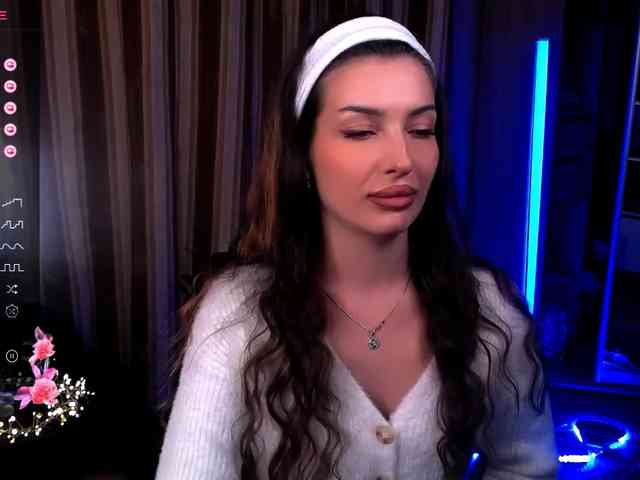 LauraBess webcam