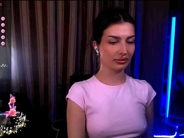 LauraBess webcam