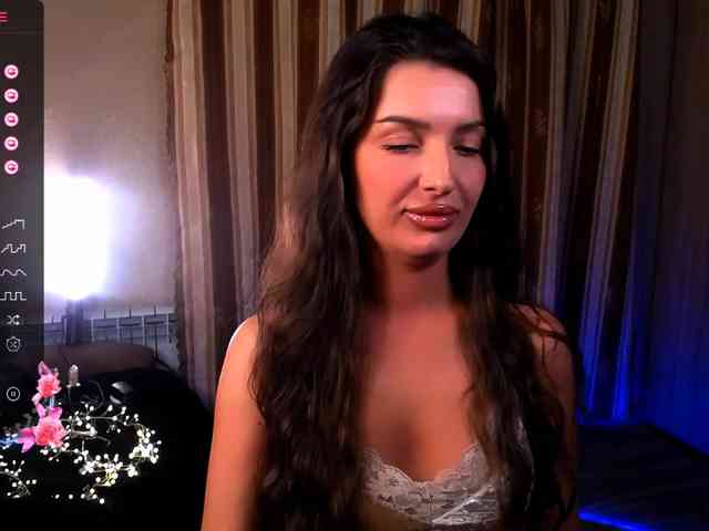 LauraBess webcam