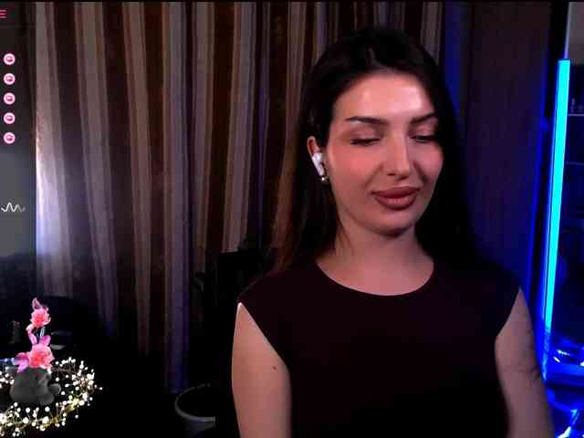 LauraBess webcam