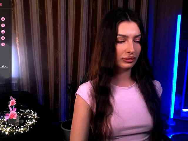 LauraBess webcam