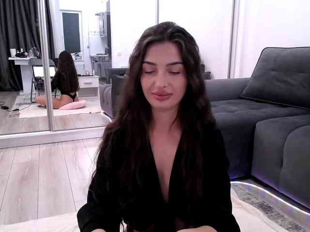 LauraBess webcam