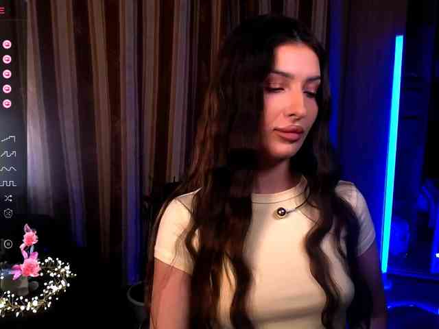 LauraBess webcam