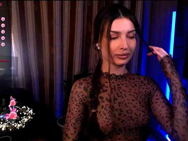 LauraBess webcam