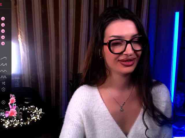 LauraBess webcam