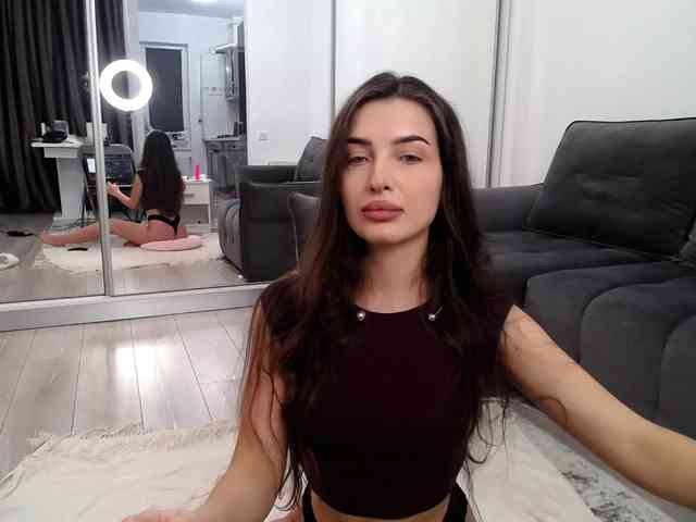 LauraBess webcam