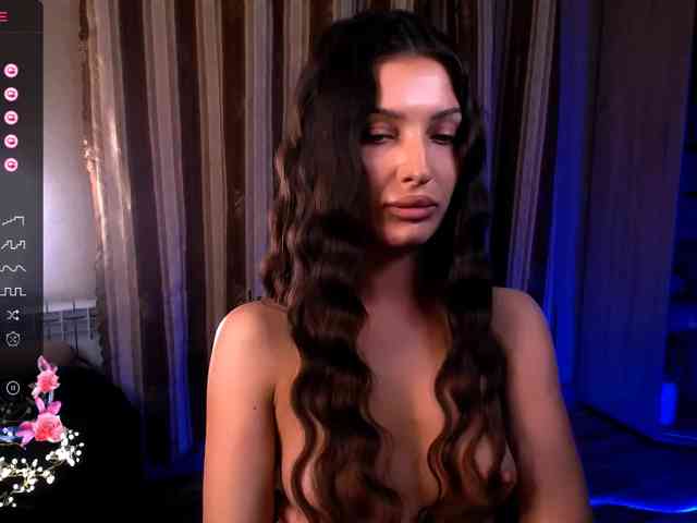 LauraBess webcam
